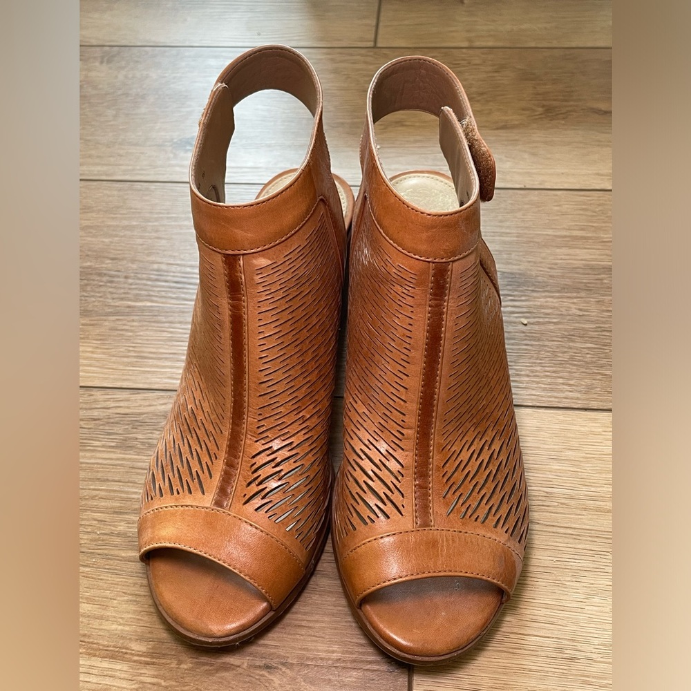 Vince Camuto Tan Leather Block Heel